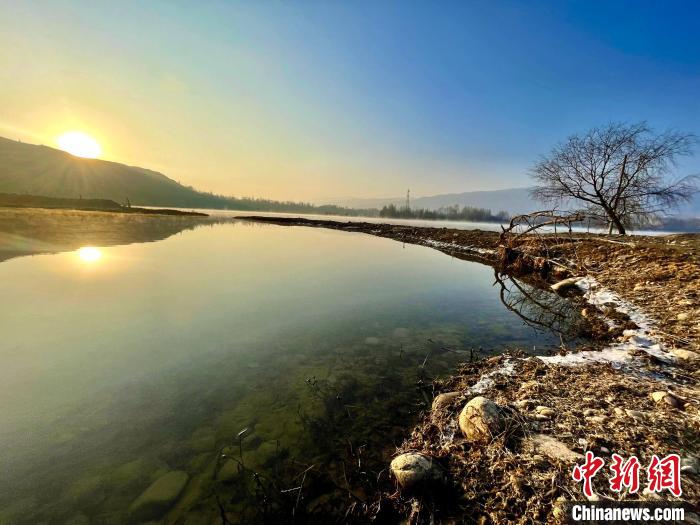 圖為青海省化隆縣黃河濕地景色?！±钣穹?攝