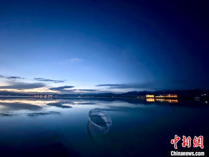 圖為茶卡天空壹號景區(qū)?！±罱瓕?攝
