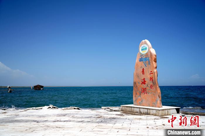 圖為青海湖景區(qū)一角?！O睿 攝