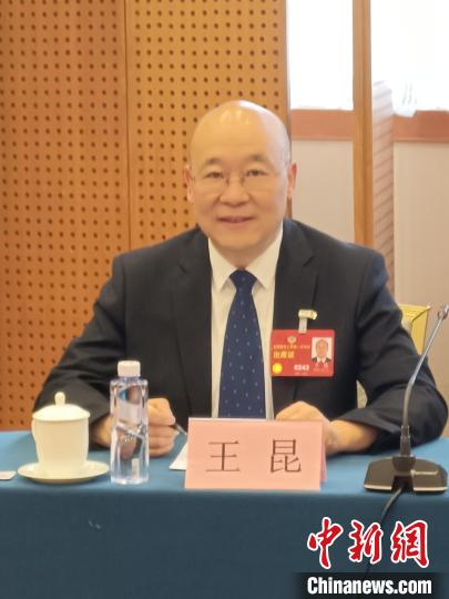 圖為全國(guó)政協(xié)委員，農(nóng)工黨青海省委會(huì)主委王昆?！∈茉L者供圖