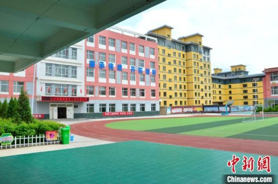 圖為化隆縣第一小學(xué)?！◆?shù)り枴z