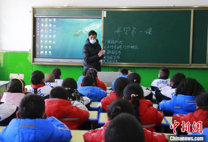 圖為學(xué)生正在上課。　馬銘言 攝