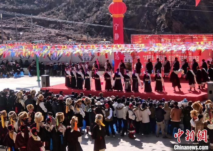 文藝活動(dòng)全景?！∶⒖悼h委宣傳部供圖
