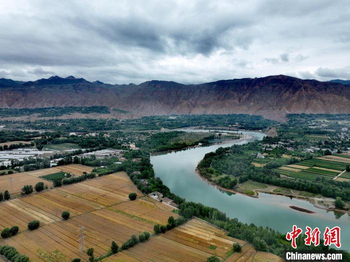 圖為黃河岸畔景色。(資料圖) 李玉峰 攝