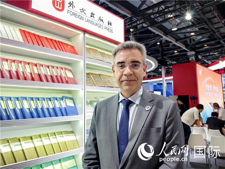 巴西東進出版社社長高文勇接受人民網(wǎng)專訪。人民網(wǎng)記者 符園園攝