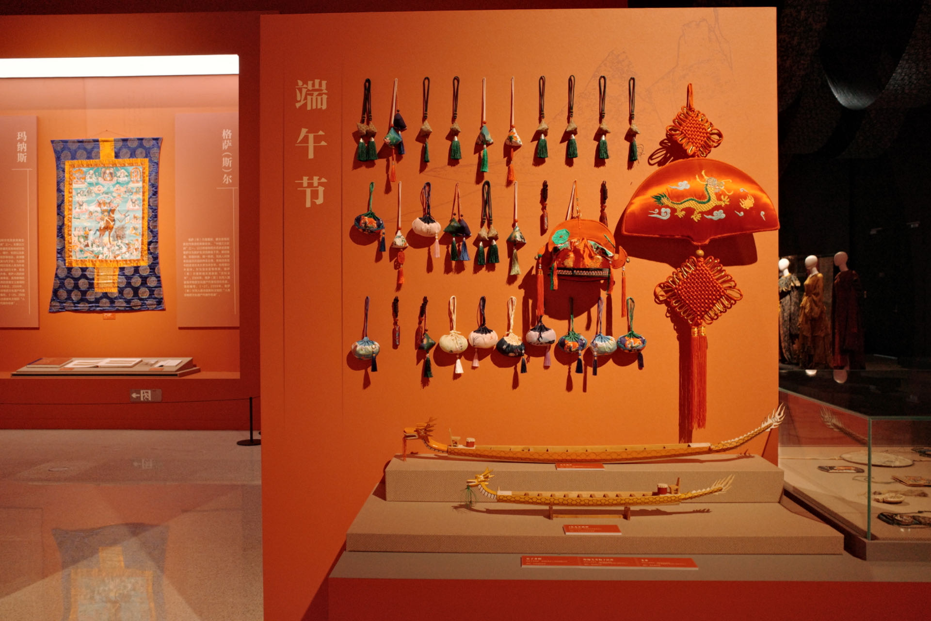 “氣象萬千——中國非遺保護實踐主題展”展示了端午節(jié)主題的非遺。人民網(wǎng)記者 劉微攝