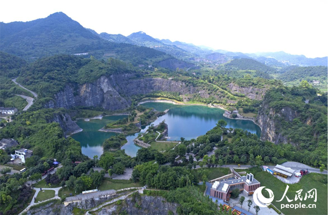 由廢棄礦山改建成的銅鑼山礦山公園。人民網(wǎng)記者 劉祎攝