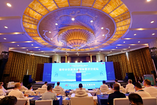 講好中華民族共同體故事，讓網(wǎng)絡(luò)“連心”更“聚心”