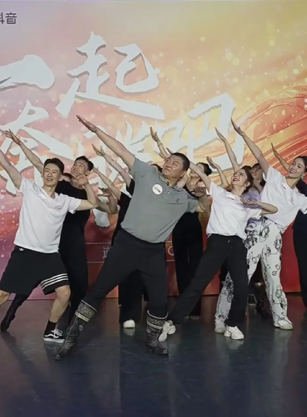 講好中華民族共同體故事，讓網(wǎng)絡(luò)“連心”更“聚心”