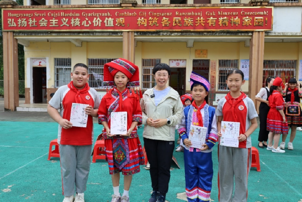 講好中華民族共同體故事，讓網(wǎng)絡(luò)“連心”更“聚心”