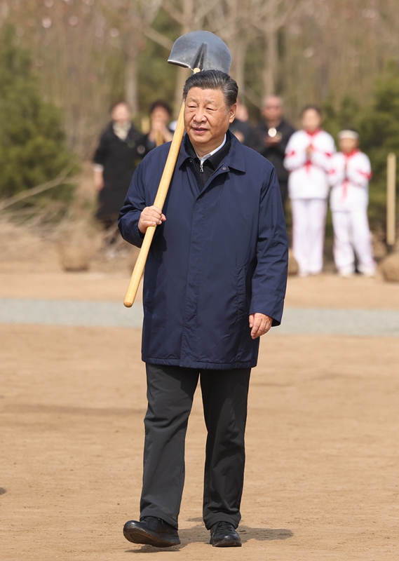 2024年4月3日，習(xí)近平總書記來到北京市通州區(qū)潞城鎮(zhèn)參加首都義務(wù)植樹活動(dòng)。