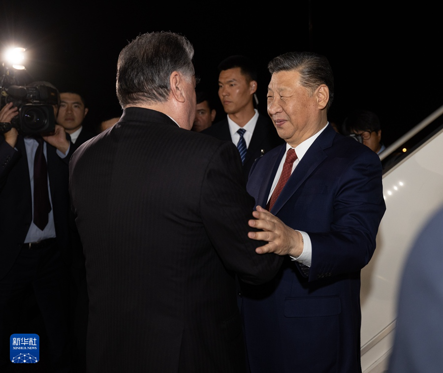 習(xí)近平抵達(dá)杜尚別開始對塔吉克斯坦進行國事訪問