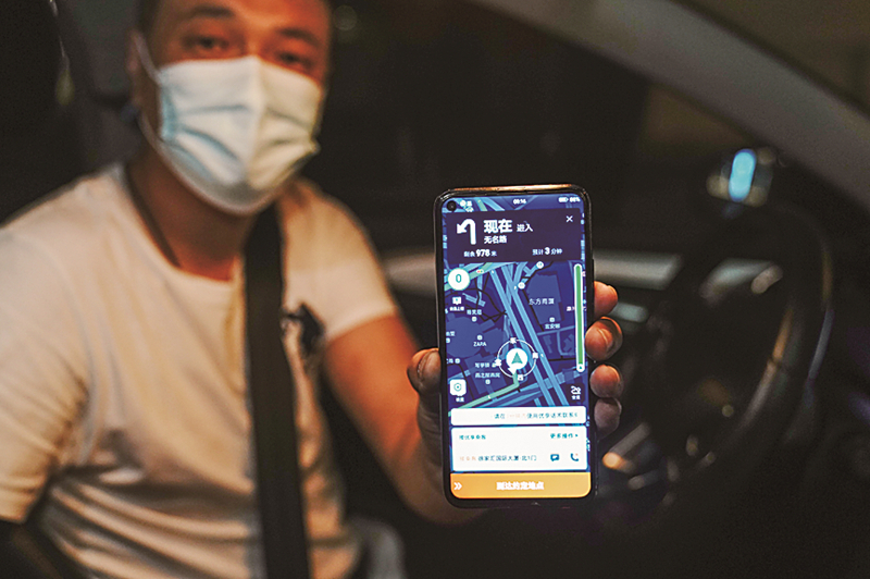 2022年6月1日凌晨，網(wǎng)約車司機(jī)黃興展示他當(dāng)天接到的第一單。