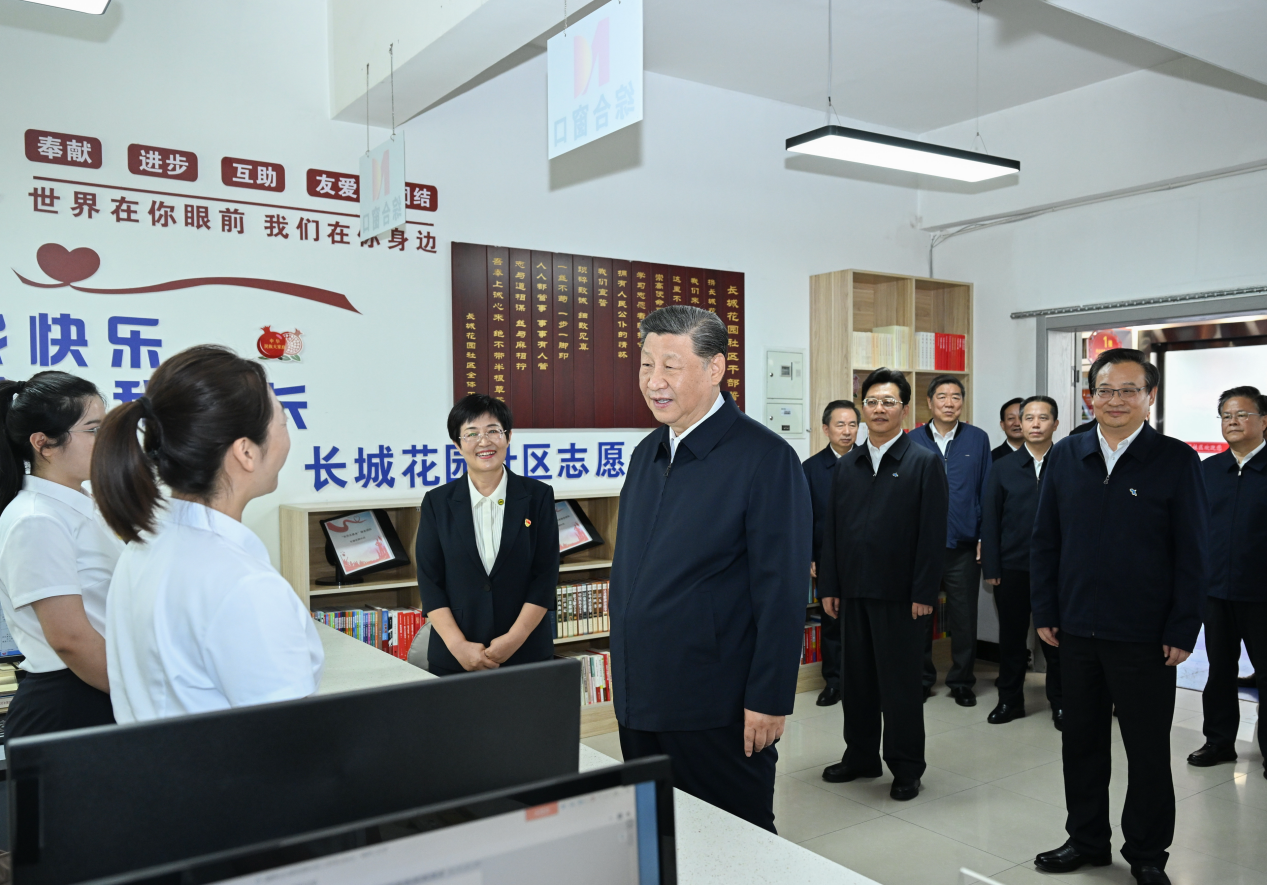 2024年6月19日，習(xí)近平總書記來(lái)到寧夏銀川市金鳳區(qū)長(zhǎng)城花園社區(qū)考察。