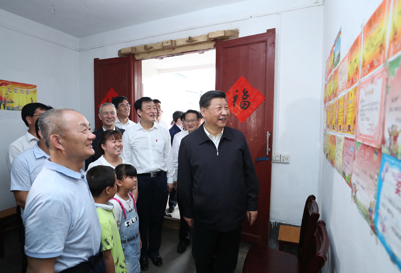 2019年5月20日，習(xí)近平總書記在江西省贛州市于都縣梓山鎮(zhèn)潭頭村看望村民孫觀發(fā)一家人。