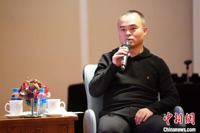 圖為<a target='_blank' >中新社</a>青海分社社長胡鐘藝就加強(qiáng)瀾湄流域新聞報(bào)道發(fā)表觀點(diǎn)?！√K丹 攝