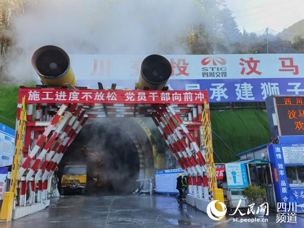 獅子坪隧道口。郭瑩 攝