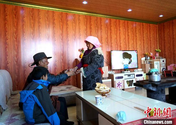 圖為易地搬遷后的哇保家。　才項(xiàng)什姐 攝