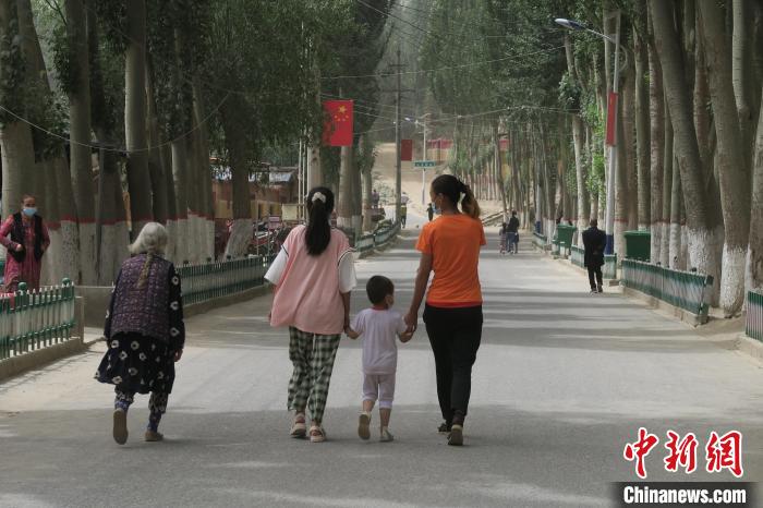 圖為進藏先遣英雄連誓師地原址所在的新疆維吾爾自治區(qū)和田地區(qū)于田縣普魯村現(xiàn)貌?！畛坛?攝