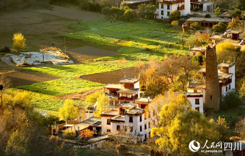 丹巴美景。李永安攝