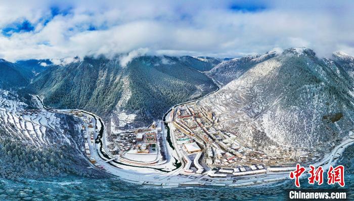壤塘的雪后美景?！∪捞量h融媒體中心供圖
