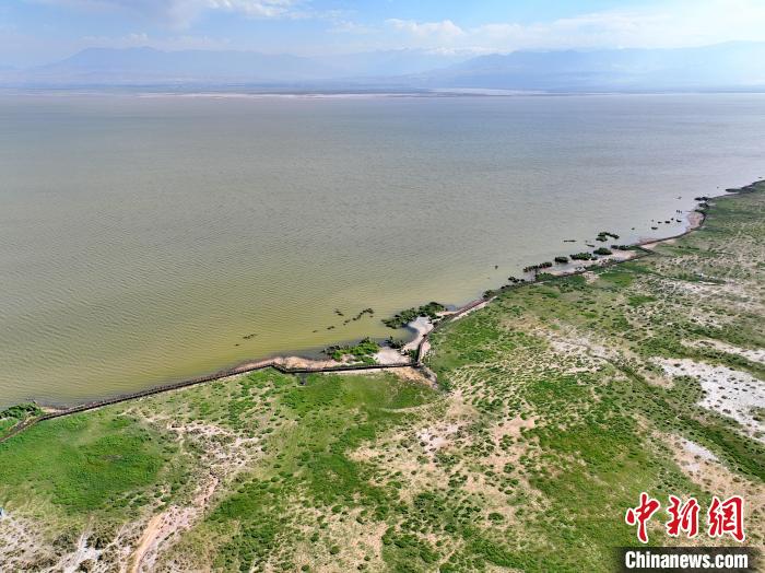 圖為航拍都蘭湖國(guó)家濕地公園?！∑钤鲚?攝