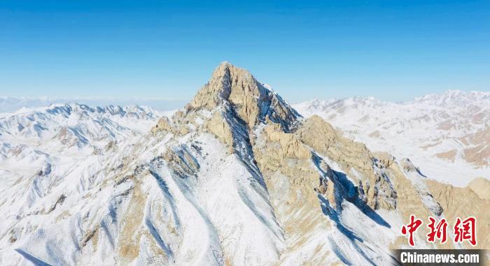 圖為山川被白雪覆蓋?！《继m縣融媒體中心供圖