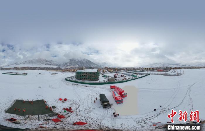 圖為地震實戰(zhàn)演練現(xiàn)場全景。　玉樹消防供圖