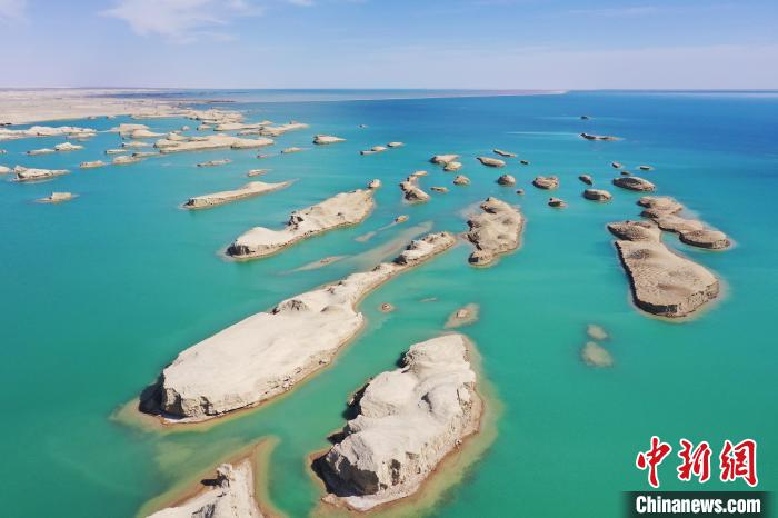 航拍青海大柴旦烏素特水上雅丹奇特景觀?！●R銘言 攝
