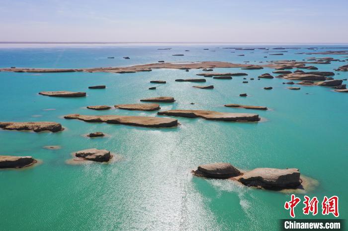 航拍青海大柴旦烏素特水上雅丹奇特景觀?！●R銘言 攝