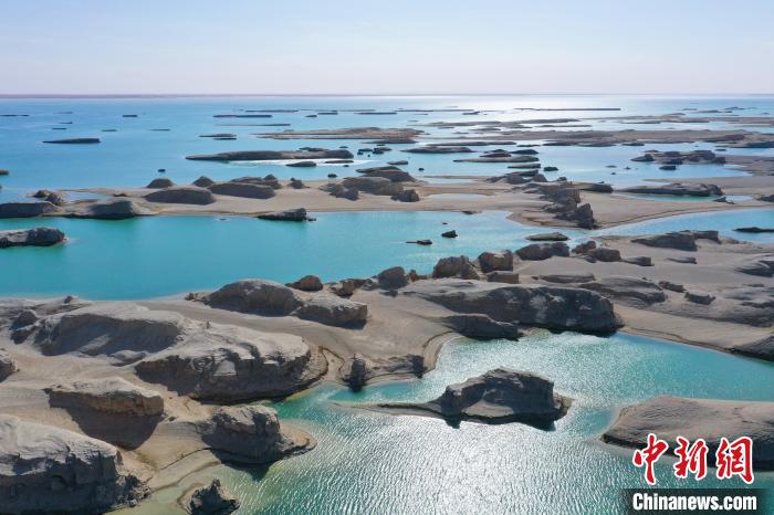 航拍青海大柴旦烏素特水上雅丹奇特景觀?！●R銘言 攝