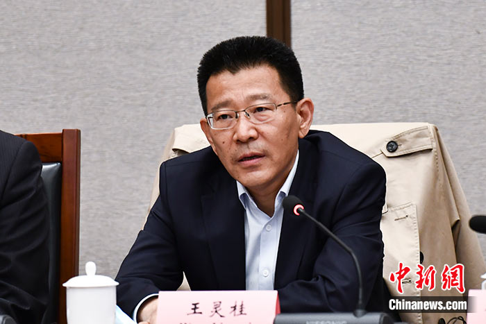 5月16日，由中國(guó)社會(huì)科學(xué)院西藏智庫(kù)、中國(guó)社會(huì)科學(xué)院民族學(xué)與人類學(xué)研究所主辦的第五屆西藏智庫(kù)國(guó)際論壇在北京舉行。中國(guó)社會(huì)科學(xué)院副院長(zhǎng)王靈桂在致辭中表示，今年是西藏和平解放70周年，西藏人民團(tuán)結(jié)奮斗，把貧窮落后的舊西藏建設(shè)成經(jīng)濟(jì)發(fā)展、文化繁榮、社會(huì)進(jìn)步、環(huán)境良好、生活幸福的社會(huì)主義新西藏，西藏歷史上第一次徹底消滅了絕對(duì)貧困，同全國(guó)人民一起，西藏各族人民已經(jīng)走進(jìn)全面建成小康社會(huì)的新時(shí)代，進(jìn)入歷史發(fā)展的新坐標(biāo)。 <a target='_blank' ><p  align=