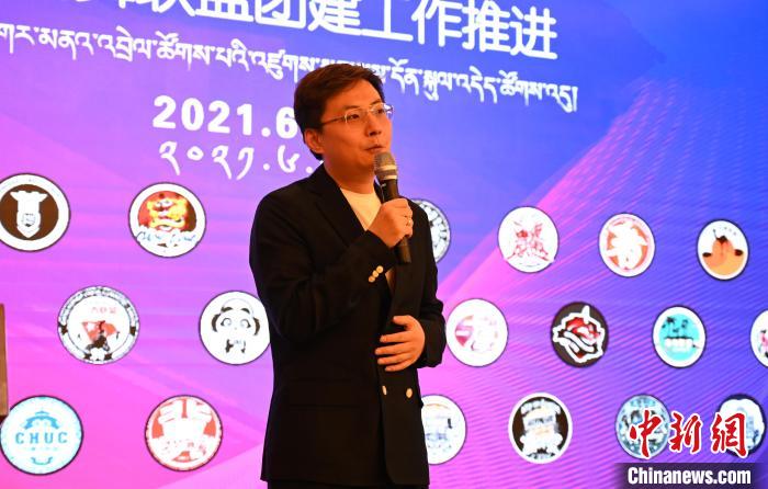 圖為中國舞蹈家協(xié)會街舞委員會常務副主任、秘書長夏銳致辭?！≮w朗 攝