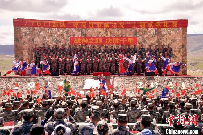 圖為主題歌詠比賽活動(dòng)現(xiàn)場(chǎng)?！●R成鎖 　攝