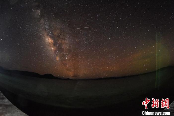 錯(cuò)鄂湖星空璀璨，一顆流星劃過?！?lt;a target='_blank' ></p><p  align=