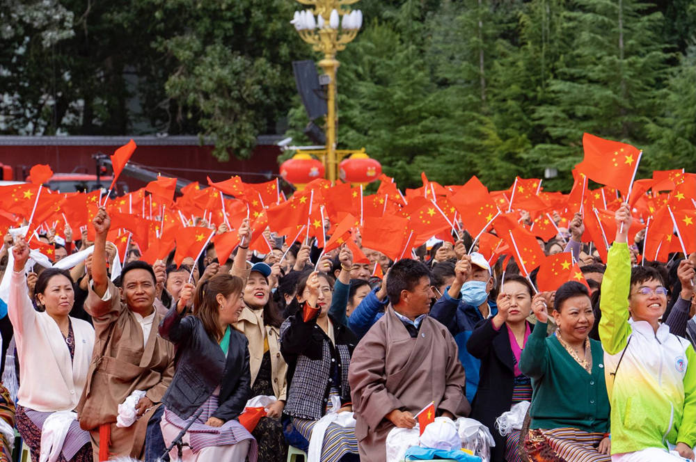 8月19日10時，慶祝西藏和平解放70周年大會在拉薩市布達拉宮廣場隆重舉行。徐馭堯 攝