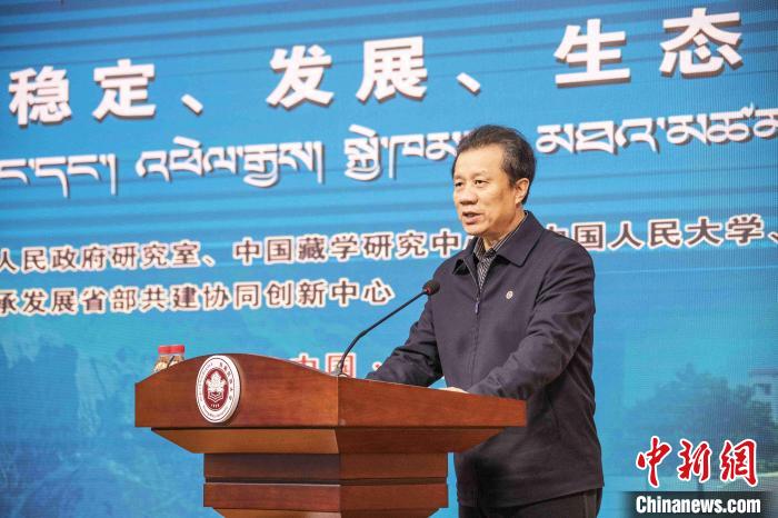 圖為西藏民族大學(xué)黨委書記、副校長劉凱在開幕式上致辭?！钪覍?攝