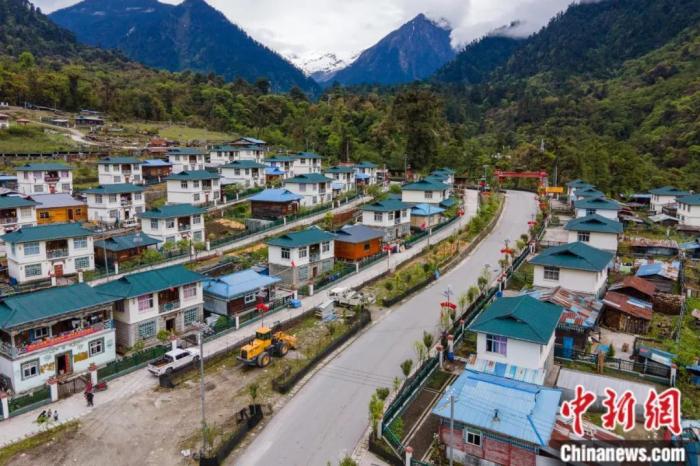 墨脫公路上的達木珞巴民族鄉(xiāng)貢日村，該村此前為舊墨脫公路著名的物資轉運點，被稱為“80K”。