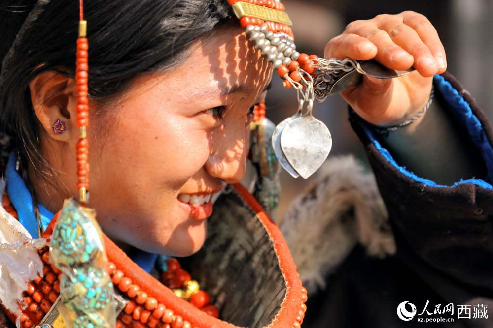 撩起“神秘面紗”。人民網(wǎng) 李海霞