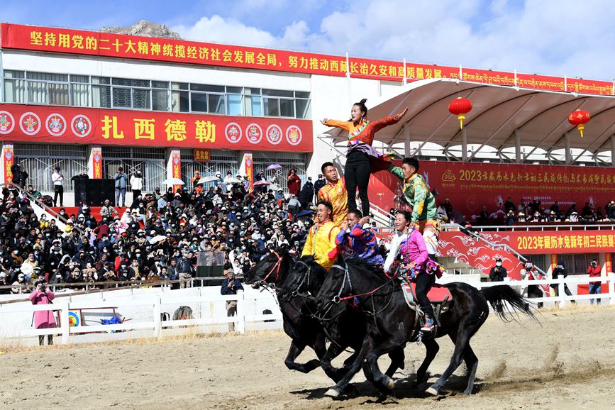 藏歷新年，精彩的馬術(shù)表演。潘多攝