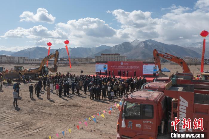 圖為2023年江蘇援藏項目集中推進會現(xiàn)場?！∝暩聛硭?攝