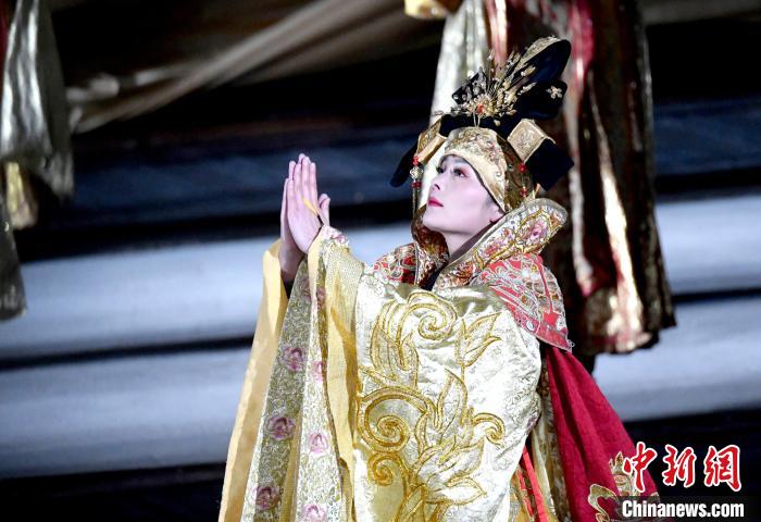 3月17日，西藏拉薩，《文成公主》大型史詩(shī)劇演出現(xiàn)場(chǎng)?！±盍?攝