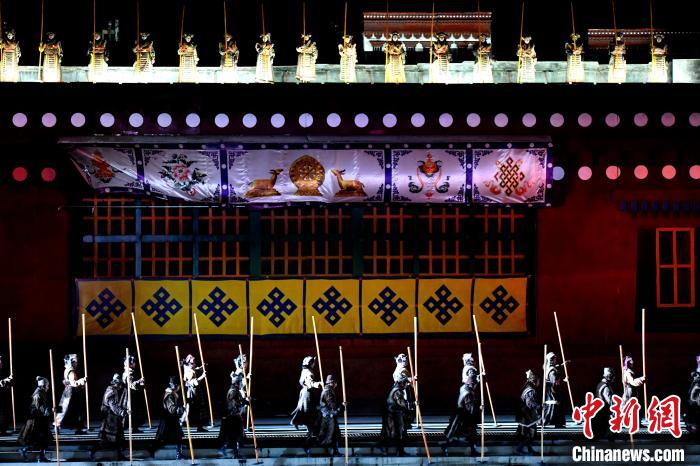 3月17日，西藏拉薩，《文成公主》大型史詩(shī)劇演出現(xiàn)場(chǎng)?！±盍?攝