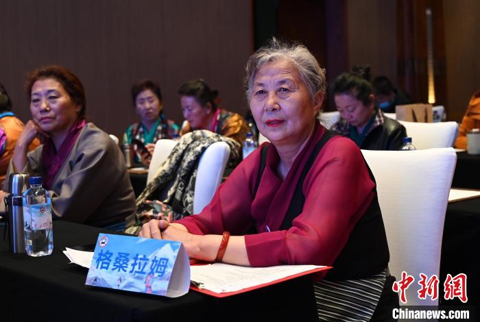 圖為西藏銀發(fā)旅游產品體驗團老年代表?！≮w朗 攝