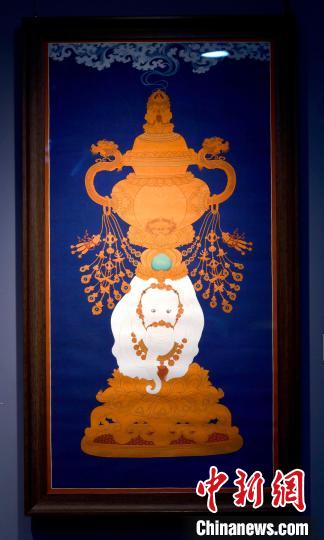 圖為5月16日，展覽中的新創(chuàng)唐卡作品《瑞象承香》。　李林 攝