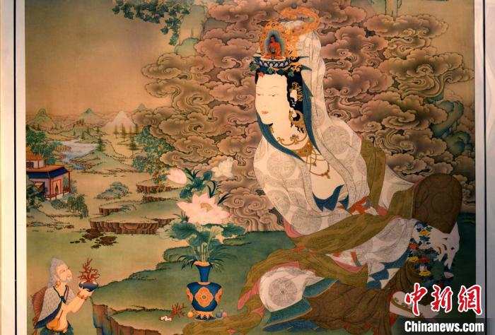 圖為5月16日，展覽中新創(chuàng)唐卡作品《靜息觀音》(局部)?！±盍?攝