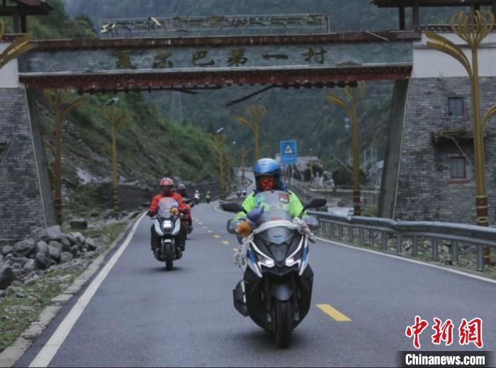 當摩旅騎手遇上珠峰文化節(jié)極地G219集結賽西藏日喀則段啟動