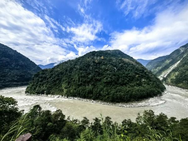 幾代建設(shè)者，歷經(jīng)半個多世紀(jì)完成！這是一條怎樣的公路？