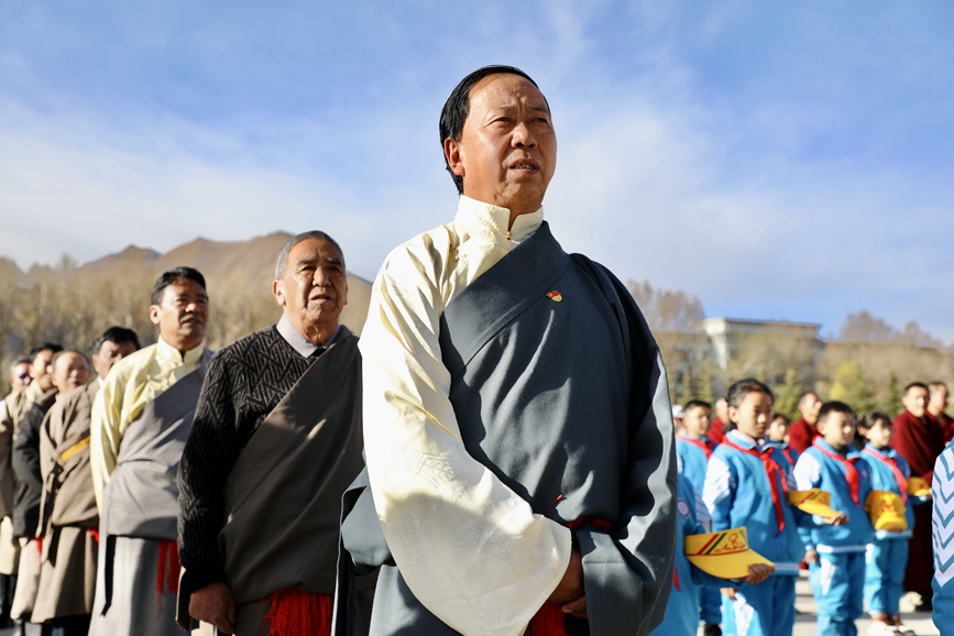 “升國旗、唱國歌”儀式現(xiàn)場。