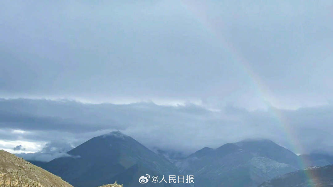 接好運(yùn)！青藏高原現(xiàn)巨大彩虹橋